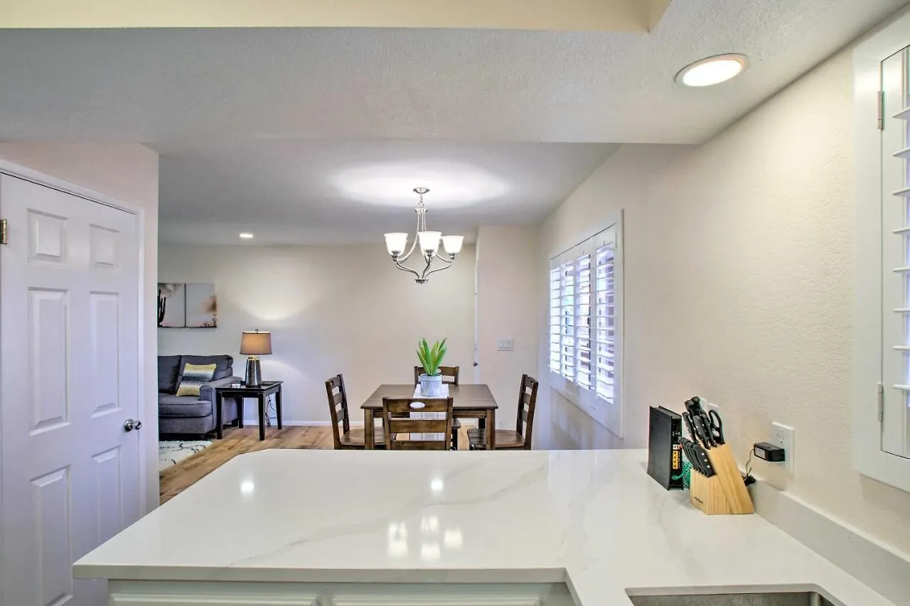 Modern Paradise Valley Condo With Golf Course View! Φοίνιξ 0*,